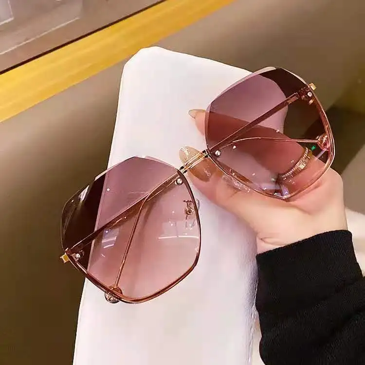 Women Custom Logo Trending Frameless sunglasses 
Women Custom Logo Trending Frameless sunglasses