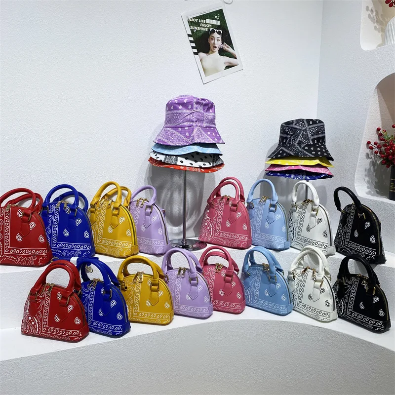New Fashion Bandana Crossbody 2021 Small Handbags for Women Ladies Cashew Flower Bucket Hats and Purse Set
New Fashion Bandana Crossbody 2021 Small Handbags for Women Ladies Cashew Flower Bucket Hats and Purse Set