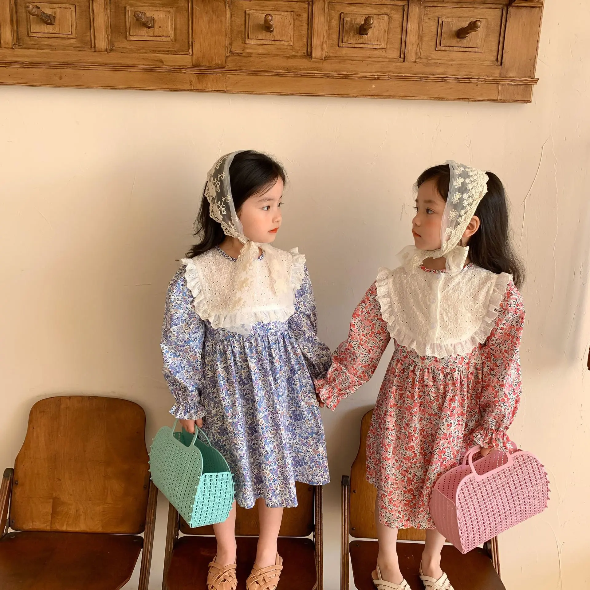 Children's spring new style Korean girls floral lace dress pure cotton sweet princess dress trend, Red blue
Children's spring new style Korean girls floral lace dress pure cotton sweet princess dress trend, Red blue
