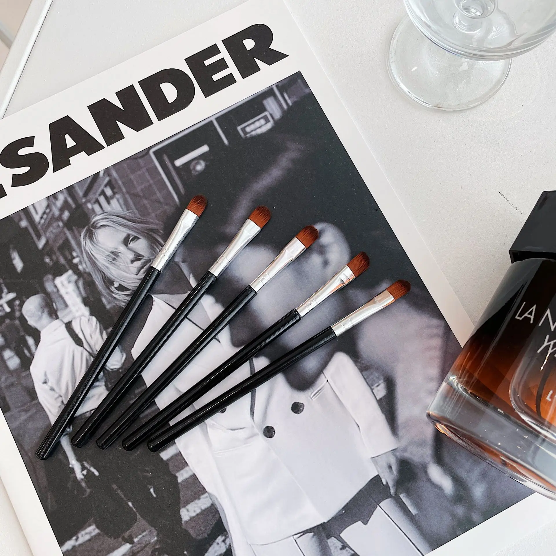 DUODUOCOLOR New style single branch makeup tools beginner suitable for everyone portable eye shadow makeup brush D10679
DUODUOCOLOR New style single branch makeup tools beginner suitable for everyone portable eye shadow makeup brush D10679