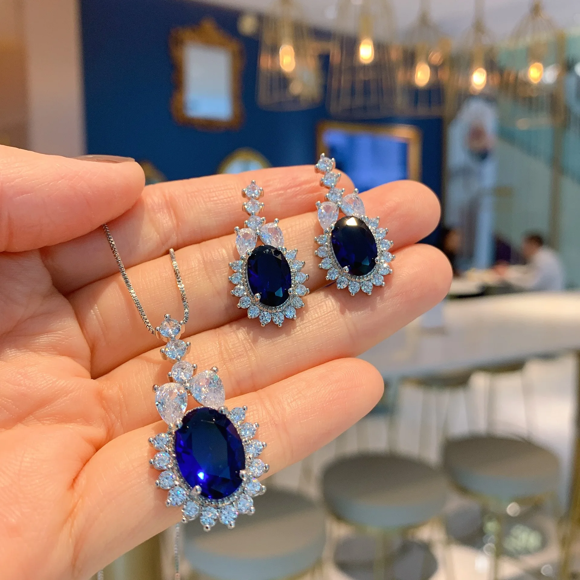 European Gold Plated Diamond Zircon Oval Pendant Necklace Earrings Jewelry Set Vintage Tanzanite Sapphire Jewelry Set For Party
European Gold Plated Diamond Zircon Oval Pendant Necklace Earrings Jewelry Set Vintage Tanzanite Sapphire Jewelry Set For Party