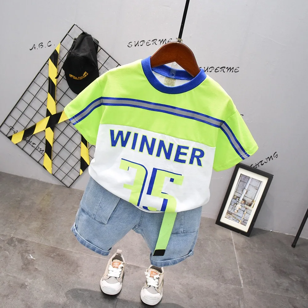 New arrival summer Boys 2 Pieces Clothing Set short sleeve letter printed polo shirt + jeans pants clothing set for kids, Picture shows
New arrival summer Boys 2 Pieces Clothing Set short sleeve letter printed polo shirt + jeans pants clothing set for kids, Picture shows