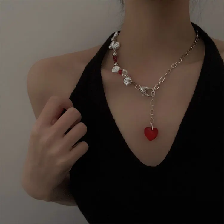 2021 Newest Irregular Pearl Necklace Red White Heart Pendant Necklace Artificial Crystal Titanium Beaded Necklace Women Hot Girl
2021 Newest Irregular Pearl Necklace Red White Heart Pendant Necklace Artificial Crystal Titanium Beaded Necklace Women Hot Girl
