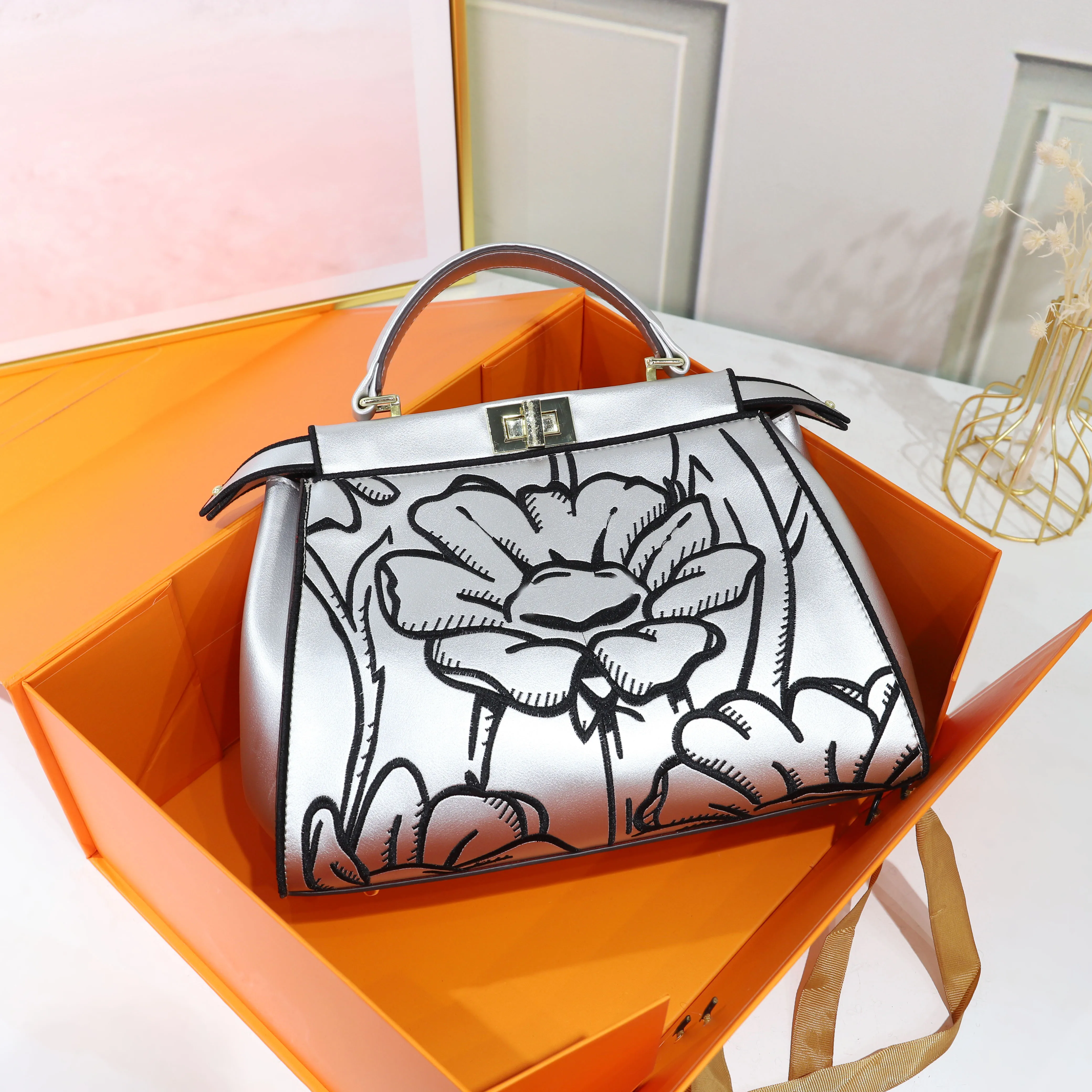 Factory Supply handbags for Large Capacity Bag Ladies Big Shoulder Bags designer embroidery flowers bags for women good quality
Factory Supply handbags for Large Capacity Bag Ladies Big Shoulder Bags designer embroidery flowers bags for women good quality
