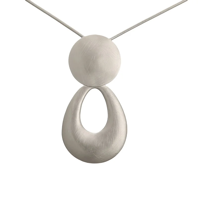 Trendy Fashion Brush Finish Geometric Round Alloy Charm Water Drop Pendant Necklace Metal Hollow Drop Necklace Women
Trendy Fashion Brush Finish Geometric Round Alloy Charm Water Drop Pendant Necklace Metal Hollow Drop Necklace Women
