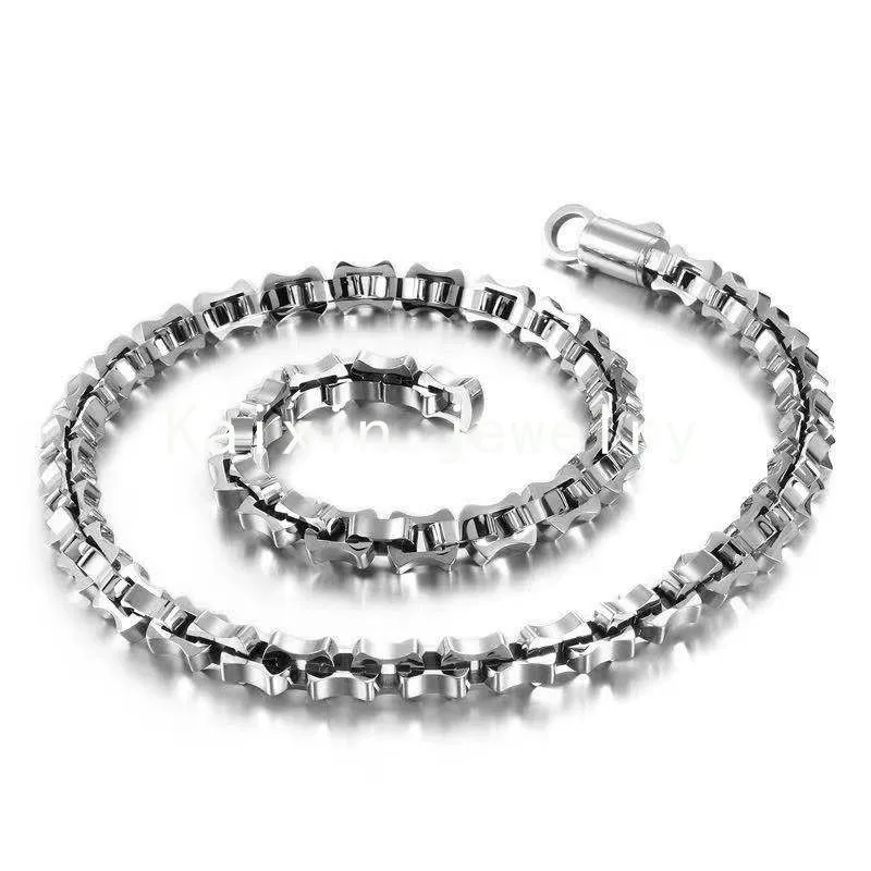 New style atmospheric men's necklace popular personality chain stainless steel fashion accessories
New style atmospheric men's necklace popular personality chain stainless steel fashion accessories