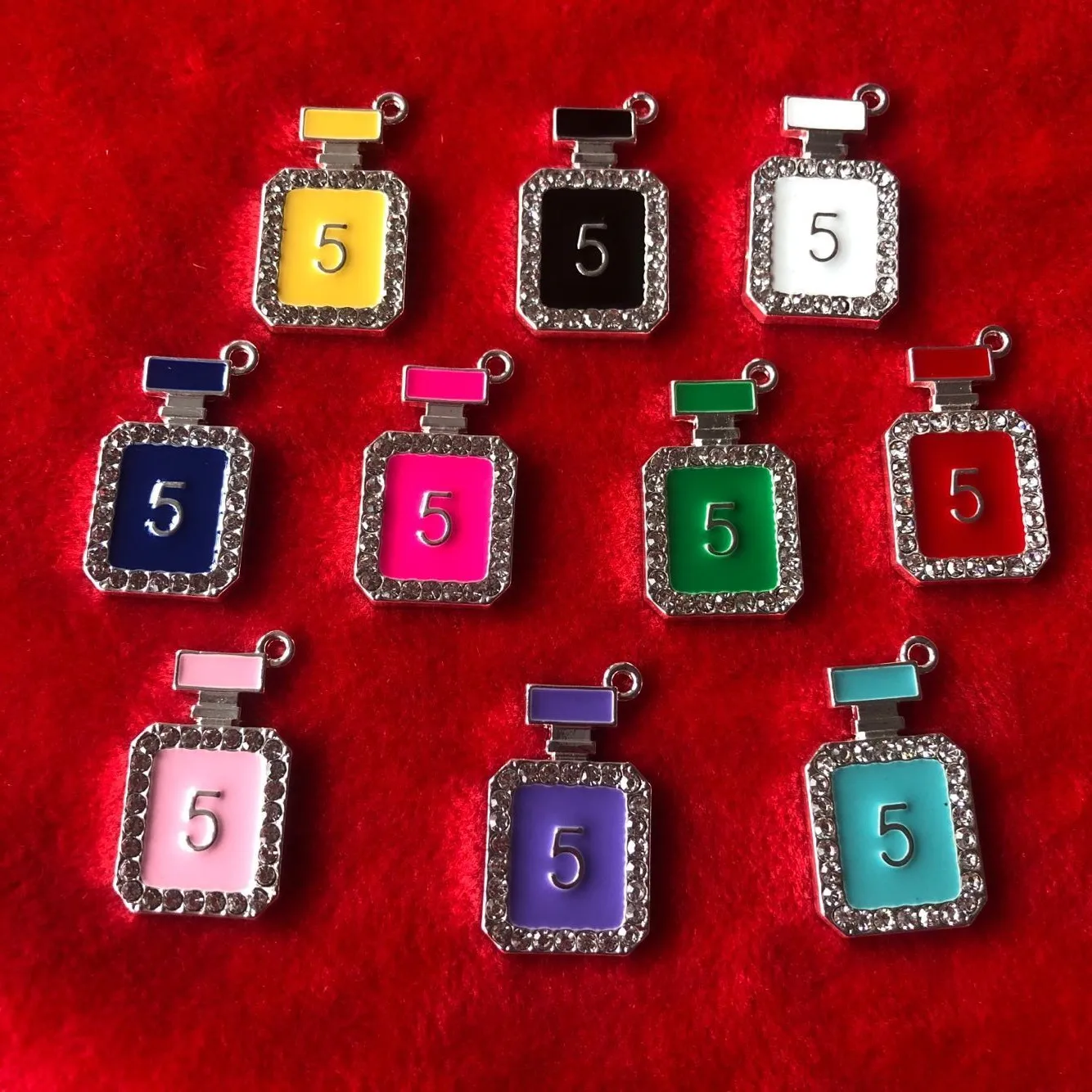 Silver color metal alloy number 5 designer charms for bracelets girly fashion color enamel perfume bottle charms custom logo, Mix color
Silver color metal alloy number 5 designer charms for bracelets girly fashion color enamel perfume bottle charms custom logo, Mix color