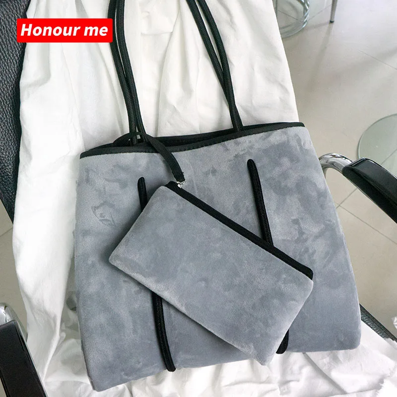 2021 winter fall new color Velvet neoprene tote bag neoprene bag light and soft fabric large capacity and high quality bag
2021 winter fall new color Velvet neoprene tote bag neoprene bag light and soft fabric large capacity and high quality bag