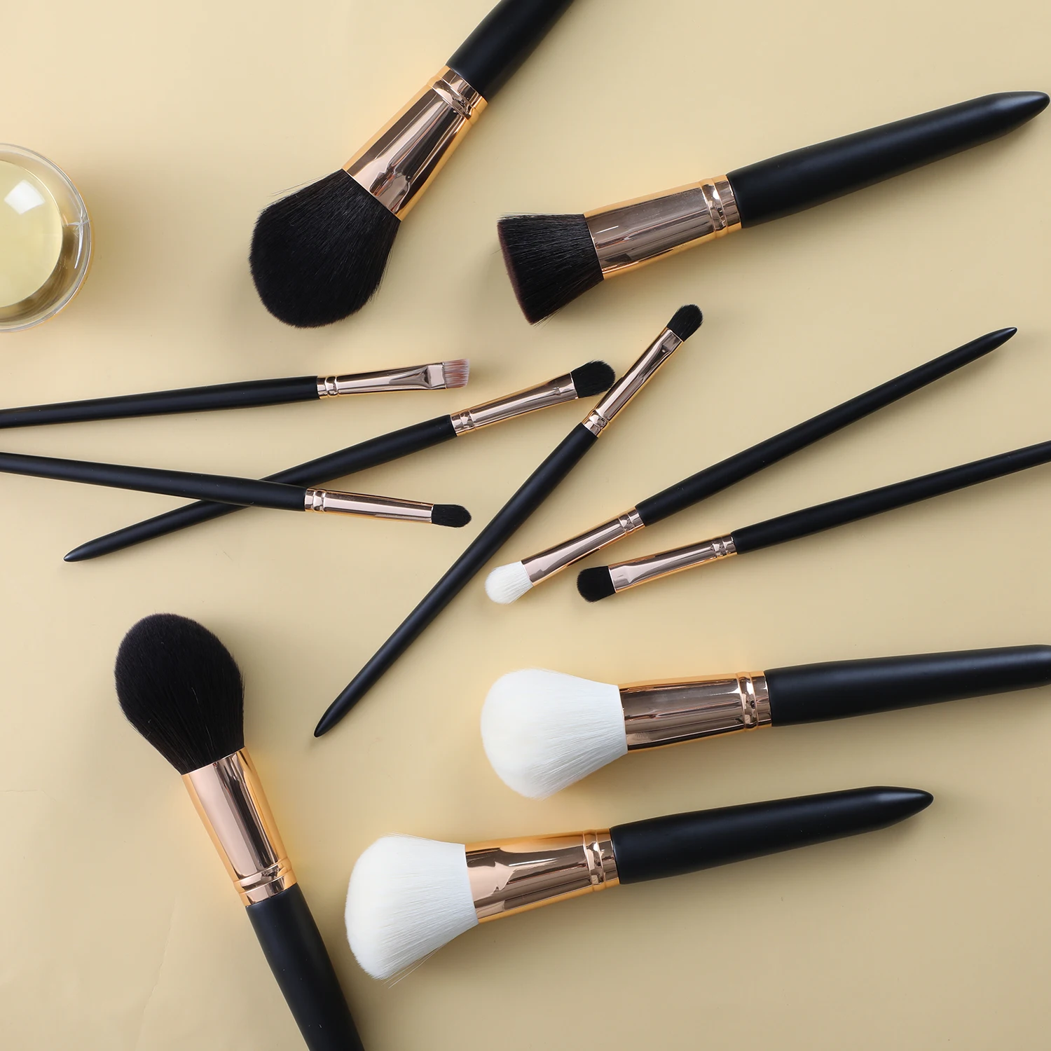 Hot OEM Wholesale professional super soft make up brush set private label brushes makeup
Hot OEM Wholesale professional super soft make up brush set private label brushes makeup