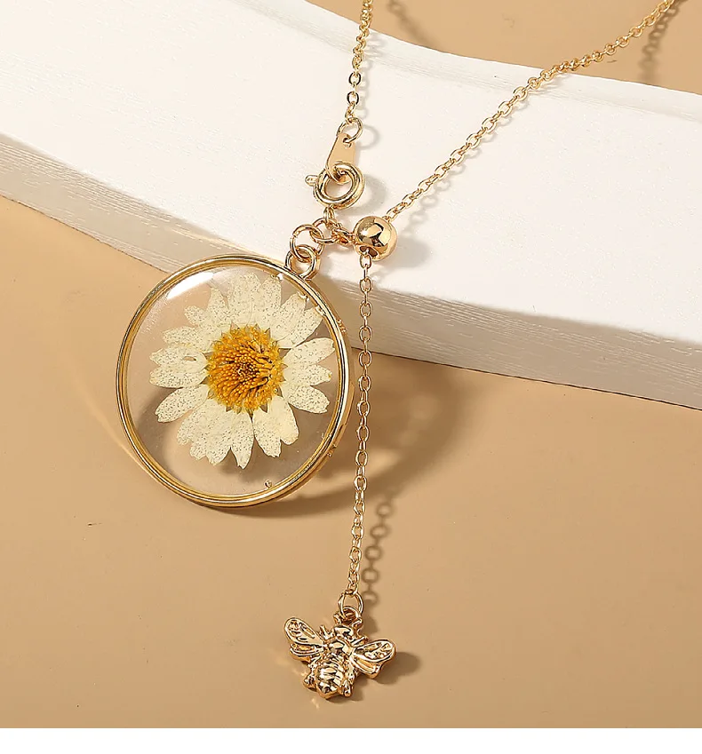 Best Sale Small Fresh Sweater Chain Chrysanthemum Bee Pendant Single Layer Necklace, Picture
Best Sale Small Fresh Sweater Chain Chrysanthemum Bee Pendant Single Layer Necklace, Picture