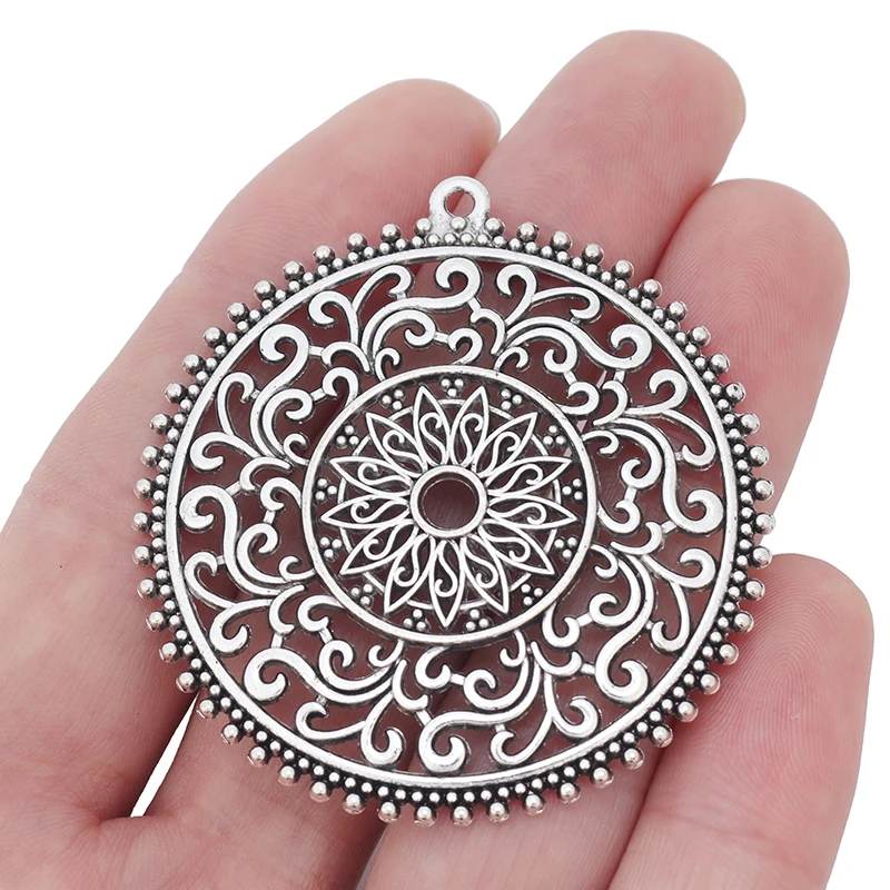 Antique Silver Large Hollow Filigree Flower Round Charms Pendants for Necklace Jewelry Making
Antique Silver Large Hollow Filigree Flower Round Charms Pendants for Necklace Jewelry Making