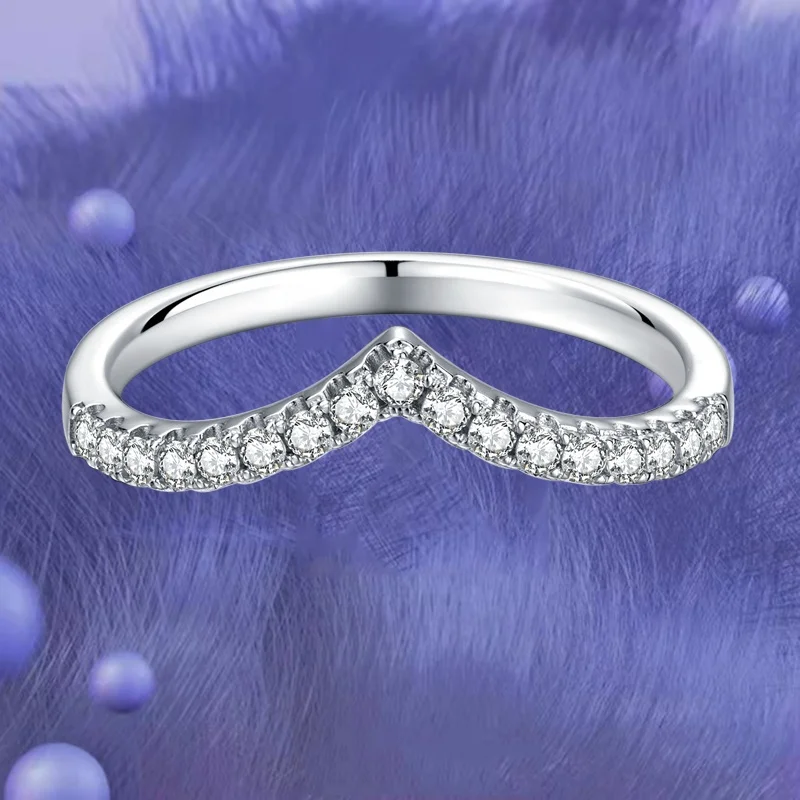 Sterling Silver and 18k white gold plated Women's Ring Gorgeous V shape D Color VVS Moissanite Ring, Silver color
Sterling Silver and 18k white gold plated Women's Ring Gorgeous V shape D Color VVS Moissanite Ring, Silver color