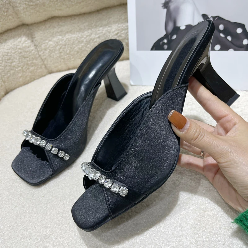 Sexy Shallow Crystal Diamond Square Toe Slippers Fashion Women Slides Summer New Ladies Pure Black Outdoor Shoes
Sexy Shallow Crystal Diamond Square Toe Slippers Fashion Women Slides Summer New Ladies Pure Black Outdoor Shoes
