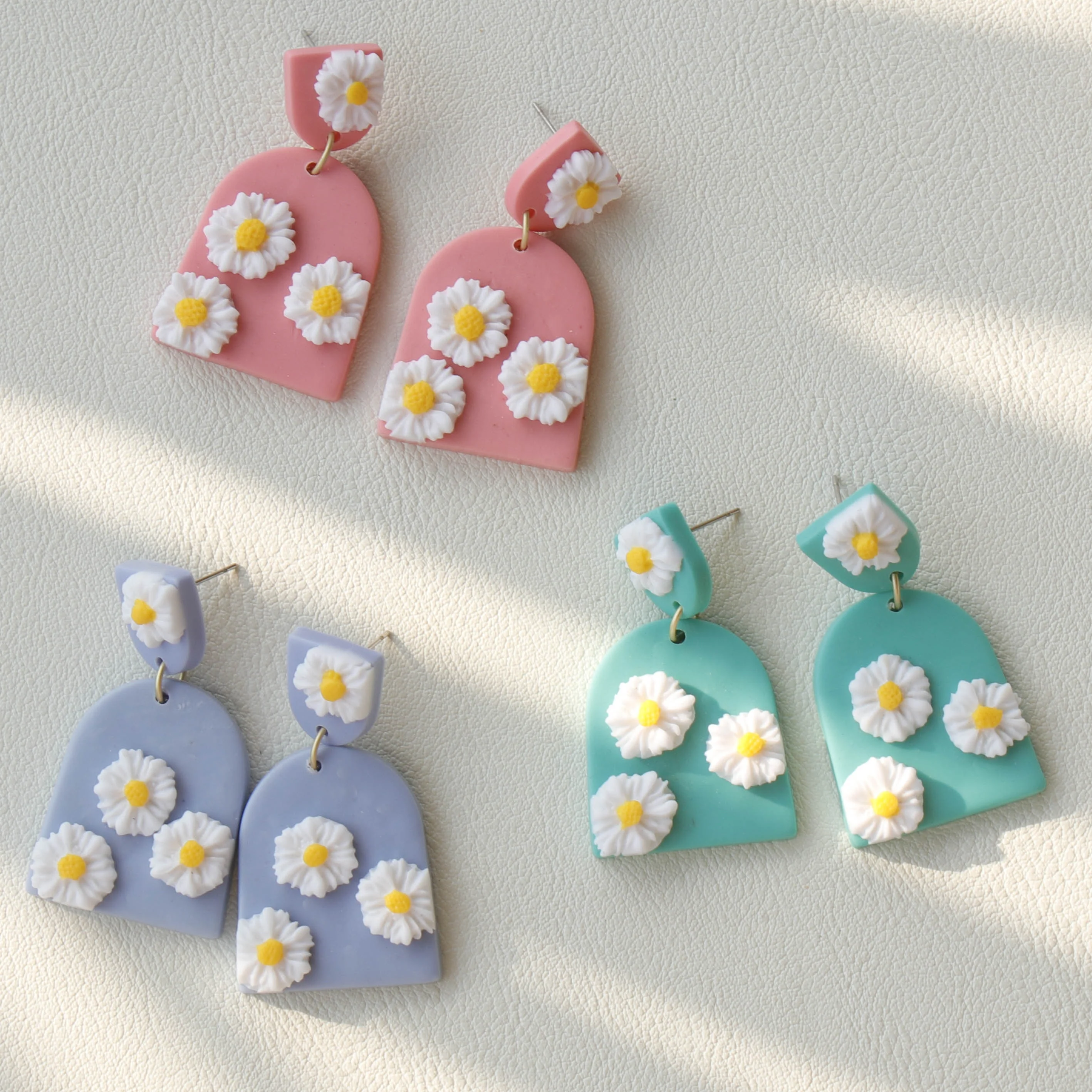 JUHU 2021 colorful handmade polymer clay women's earrings fashion geometric jewelry custom wholesale polymer clay earrings clay
JUHU 2021 colorful handmade polymer clay women's earrings fashion geometric jewelry custom wholesale polymer clay earrings clay