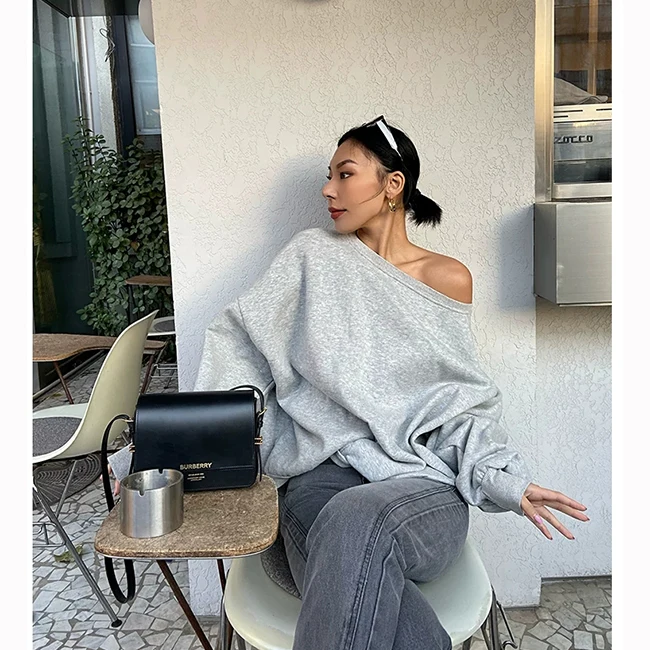 2020 custom wholesale casual hoodie crop top drop shoulder batwing sleeve oversize sexy pullover women crop top hoodie, Customized color
2020 custom wholesale casual hoodie crop top drop shoulder batwing sleeve oversize sexy pullover women crop top hoodie, Customized color