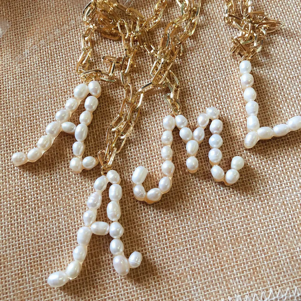 2020 hot selling new design gold plated alloy pearl letters initials necklaces women
2020 hot selling new design gold plated alloy pearl letters initials necklaces women