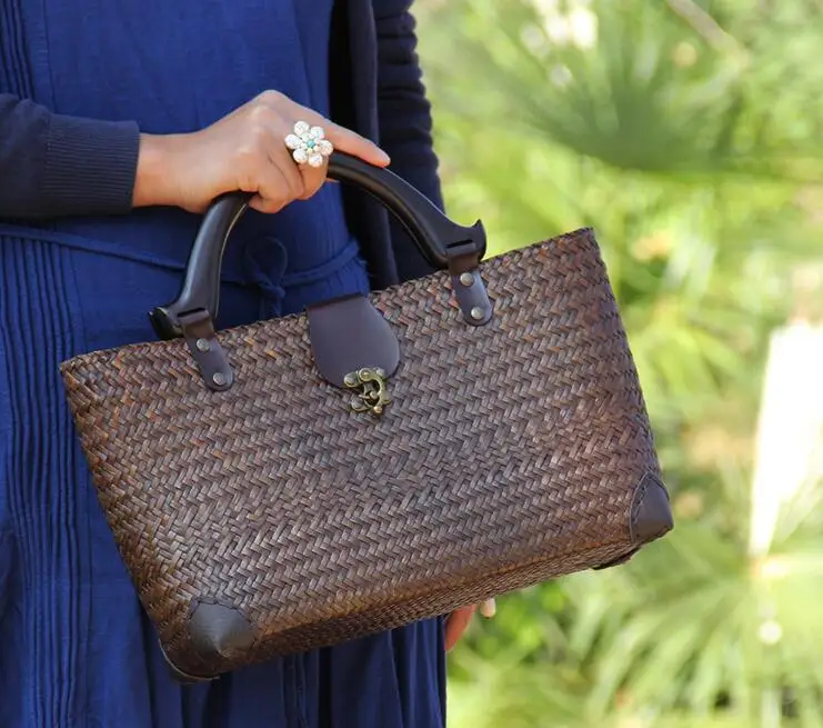 Travel Women Rattan women hand bags purses Vintage Style Vietnam Woven Outdoor Beach with wood Handle High Quality portable
Travel Women Rattan women hand bags purses Vintage Style Vietnam Woven Outdoor Beach with wood Handle High Quality portable