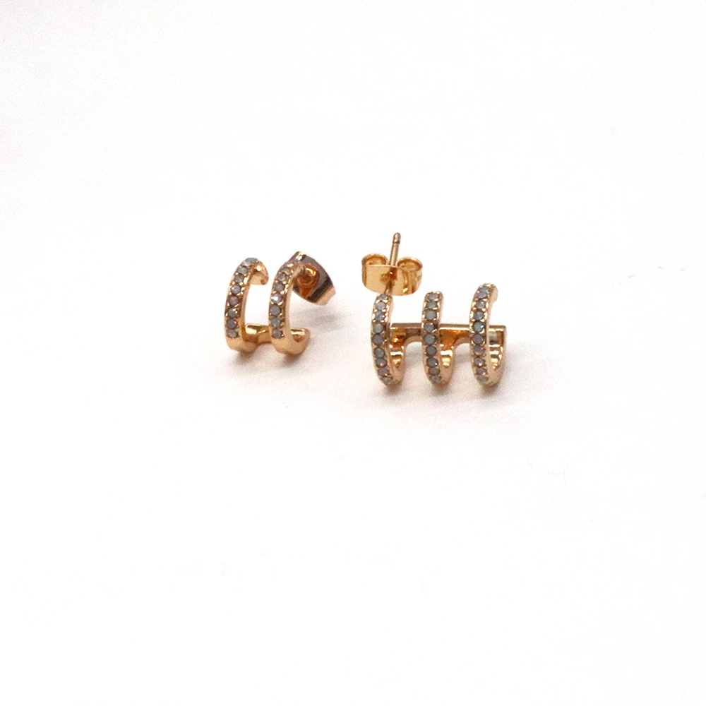 New fashion jewelry for women unsymmetrical earring light luxury zircon earrings, 18k gold
New fashion jewelry for women unsymmetrical earring light luxury zircon earrings, 18k gold