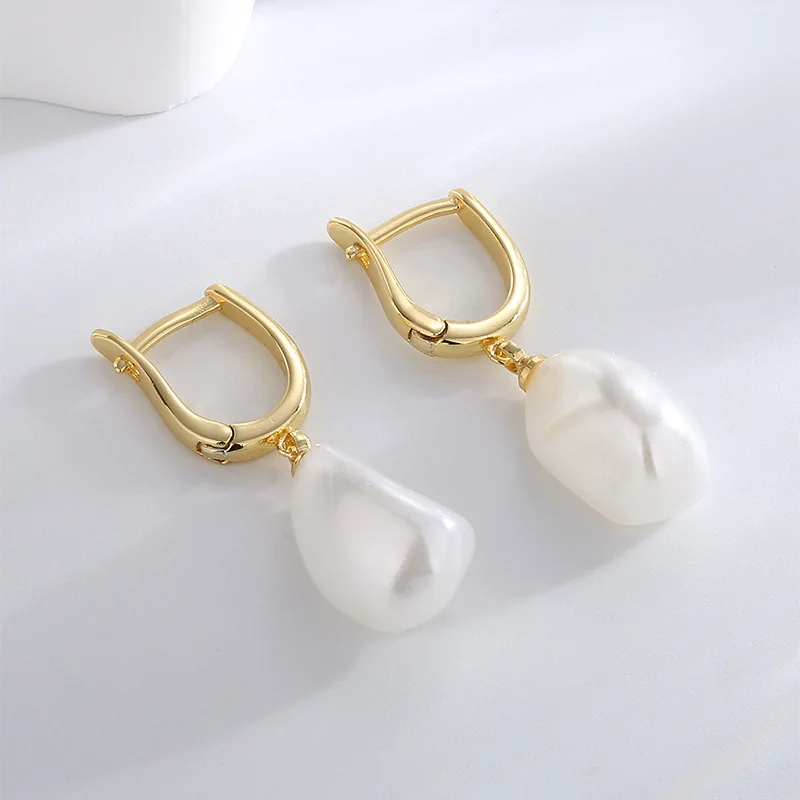 Vintage irregular pearl pendant earrings for women Elegant fashion brass gold plated premium earrings
Vintage irregular pearl pendant earrings for women Elegant fashion brass gold plated premium earrings