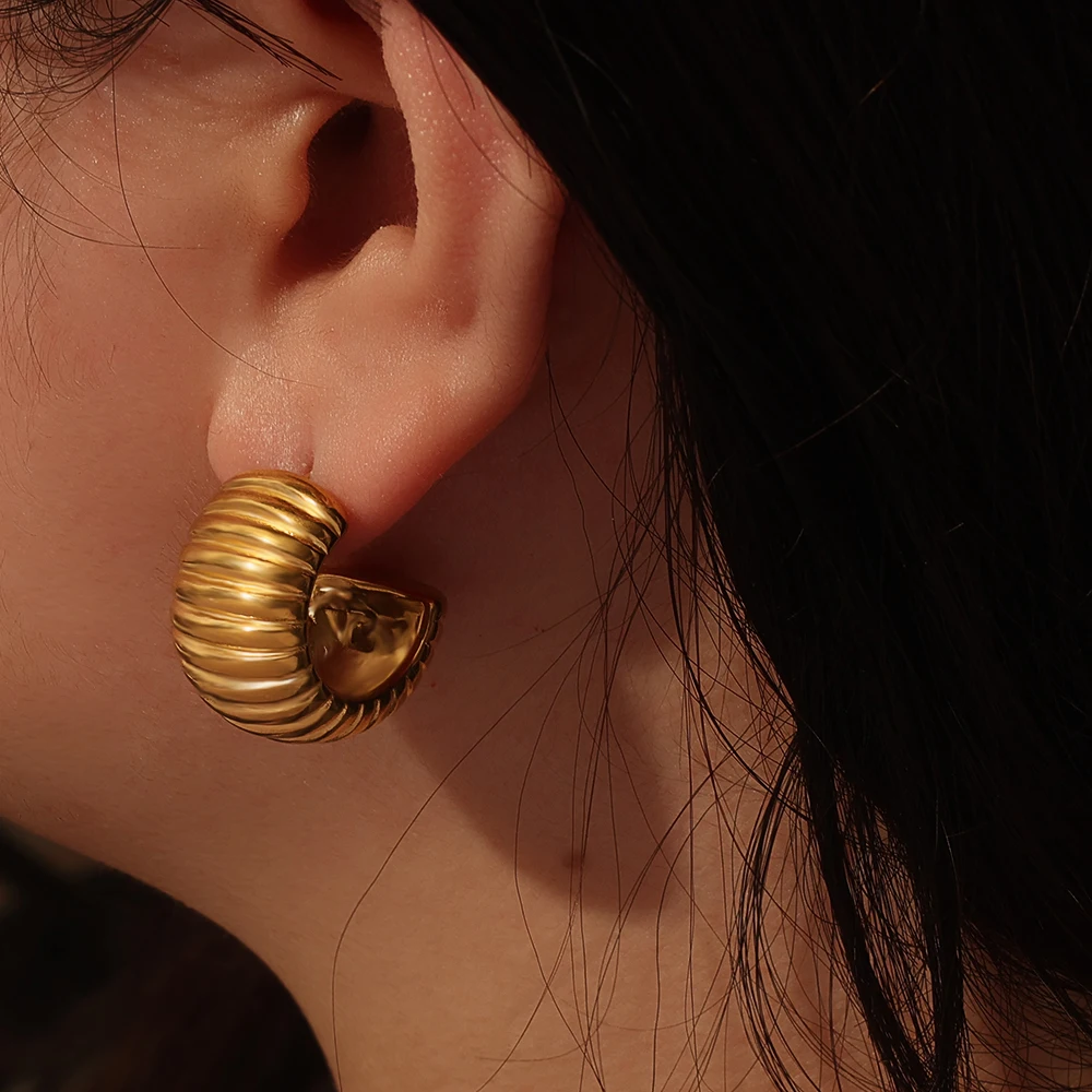 Minimalist Trendy Punk Style Thick Chunky Women Charm Jewelry Gold Color Circle Hoop Piercing Earrings
Minimalist Trendy Punk Style Thick Chunky Women Charm Jewelry Gold Color Circle Hoop Piercing Earrings
