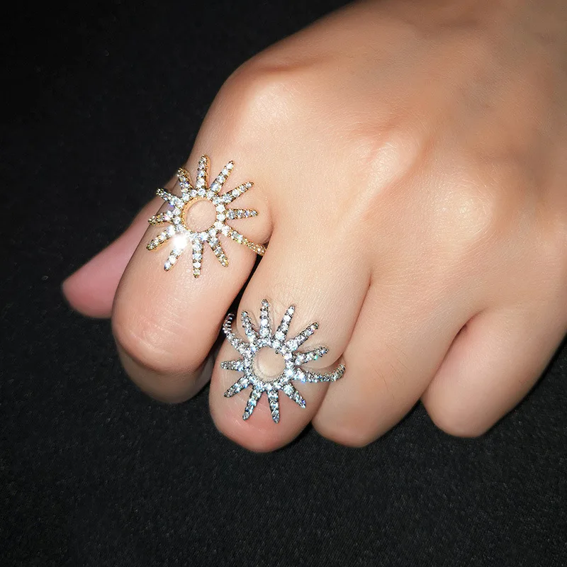 Luxury High Quality Mircon Pave CZ Zirconia Hollow Flower Band Rings Gold Plated Zircon Sun Flower Shaped Finger Rings
Luxury High Quality Mircon Pave CZ Zirconia Hollow Flower Band Rings Gold Plated Zircon Sun Flower Shaped Finger Rings