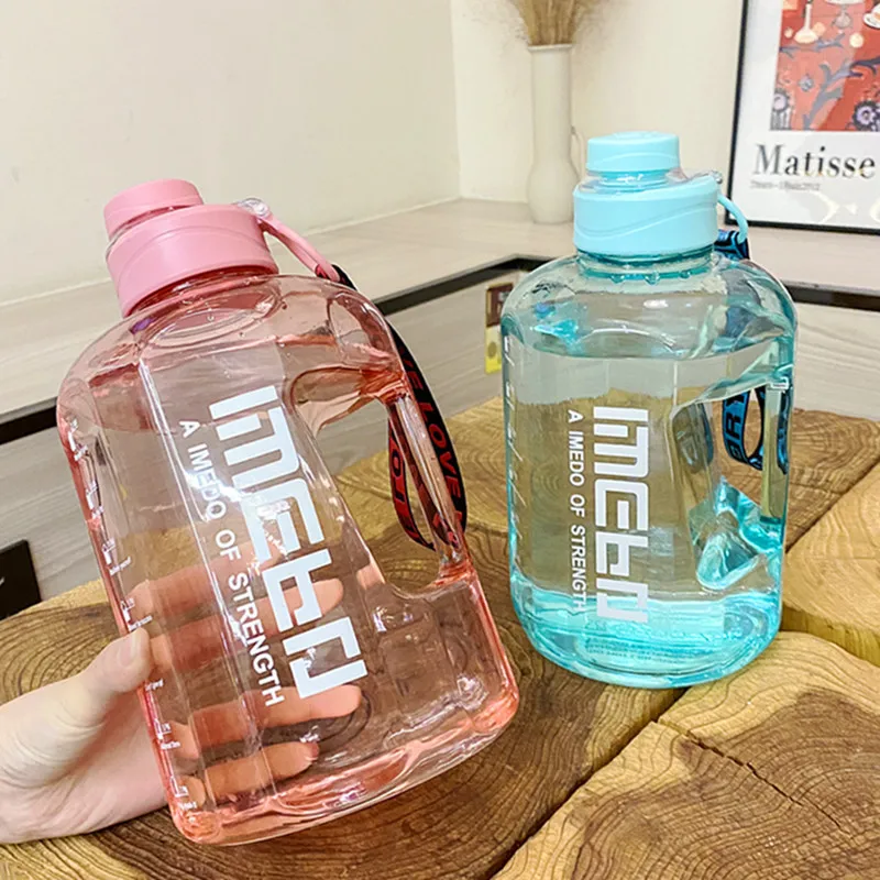 High Capacity 2000ml Portable Plastic Water Bottle Sproting Drink Bottle With Strap