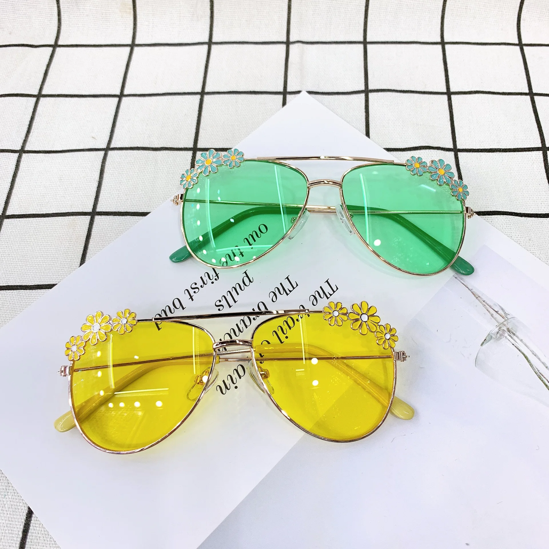 2021 new trendy designer children's fashion custom glasses baby girls uv400 cute flower sunglasses, As the picture shows
2021 new trendy designer children's fashion custom glasses baby girls uv400 cute flower sunglasses, As the picture shows