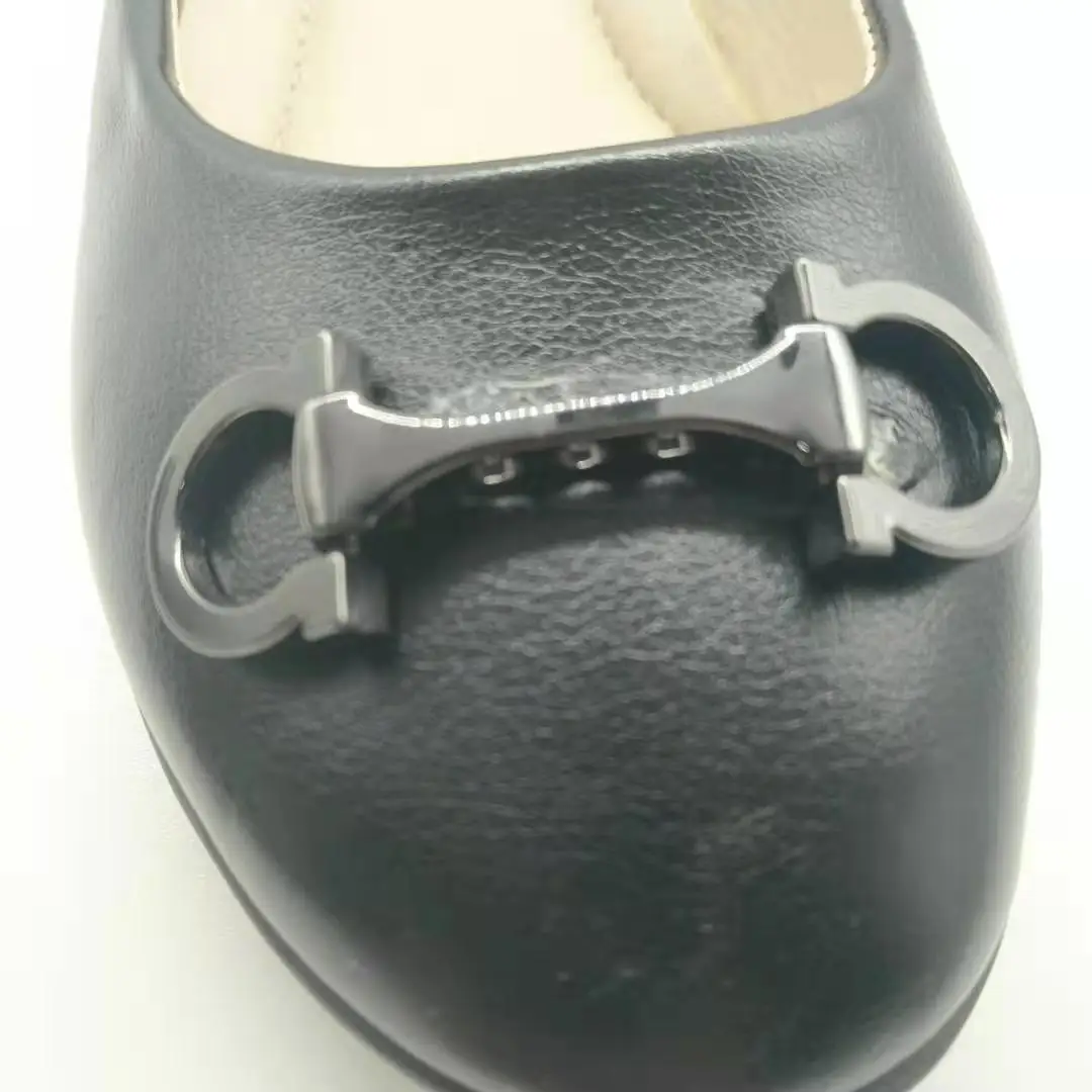 Women'S 2Pc Leather Flat Gun Black Shoes Chain Decorative Clips Removable Shoe Decorations For Flats Man Woman
Women'S 2Pc Leather Flat Gun Black Shoes Chain Decorative Clips Removable Shoe Decorations For Flats Man Woman