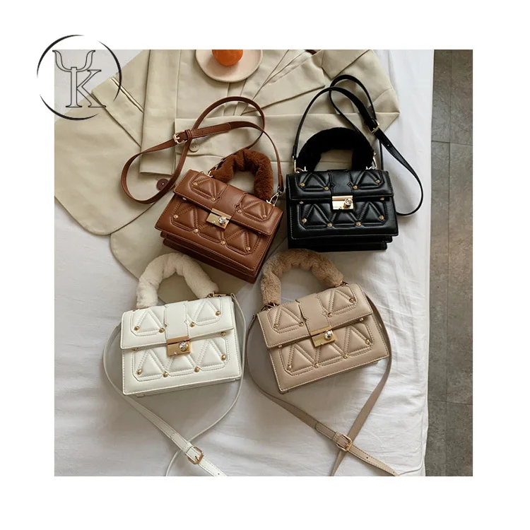 Retro Triangle Embroidery Thread Crossbody Bag For Women Soft Plush Handle Shoulder Bag Luxury Rivet Handbag Designer Lock
Retro Triangle Embroidery Thread Crossbody Bag For Women Soft Plush Handle Shoulder Bag Luxury Rivet Handbag Designer Lock