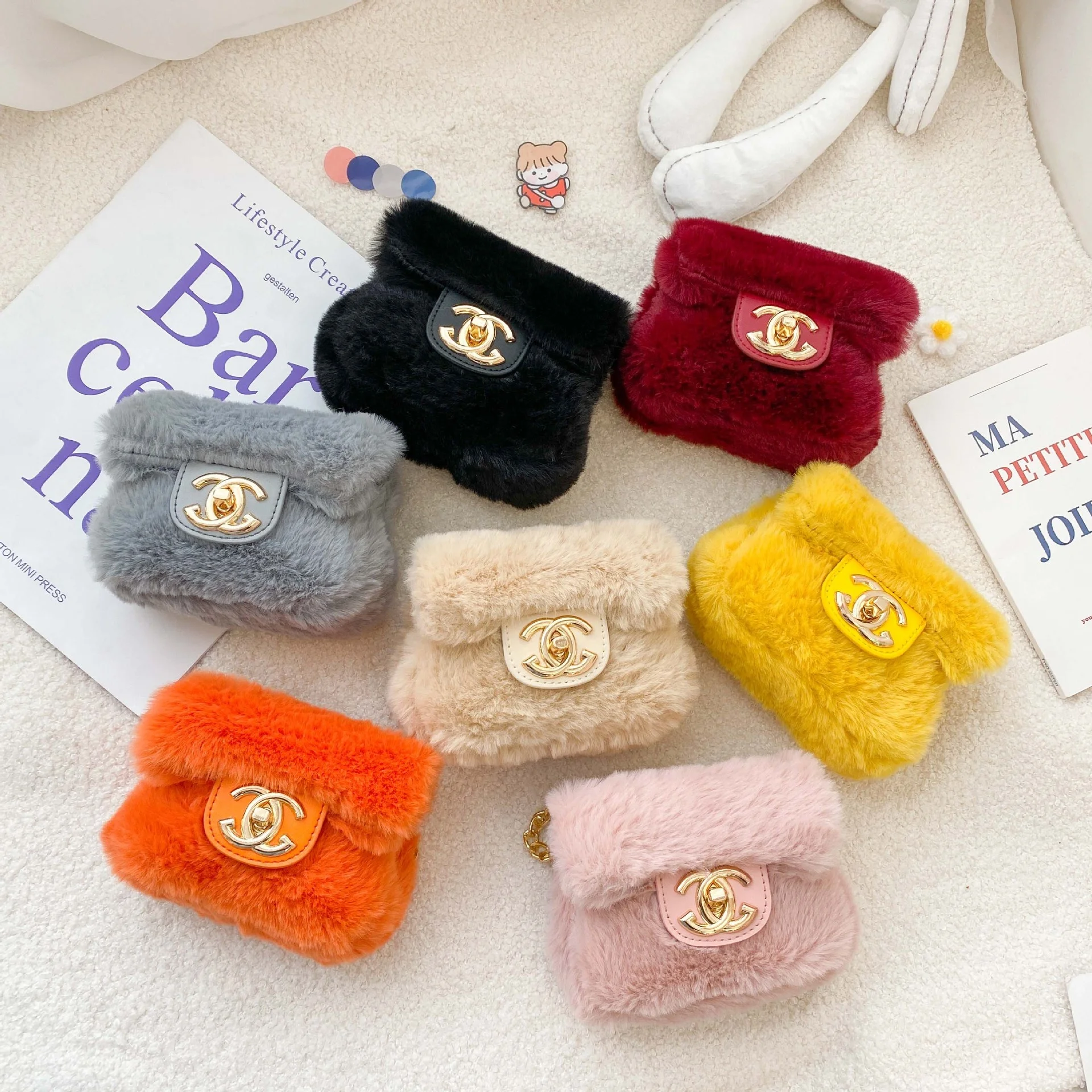 2021 Autumn Winter new children's bags cute smiley face Plush Bag Western style girl princess shoulder bag coin purse
2021 Autumn Winter new children's bags cute smiley face Plush Bag Western style girl princess shoulder bag coin purse