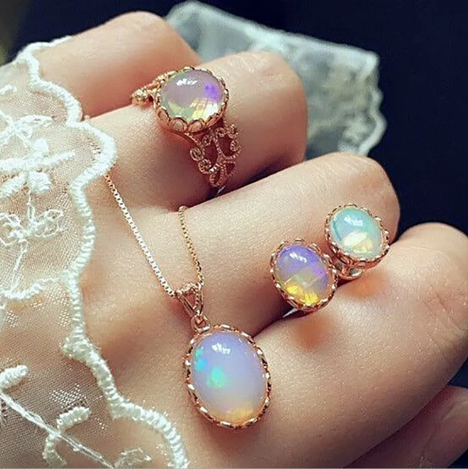 Dazzling gemstone fashion jewelry combination set fashion European and American New Necklace Earrings Ring Set
Dazzling gemstone fashion jewelry combination set fashion European and American New Necklace Earrings Ring Set