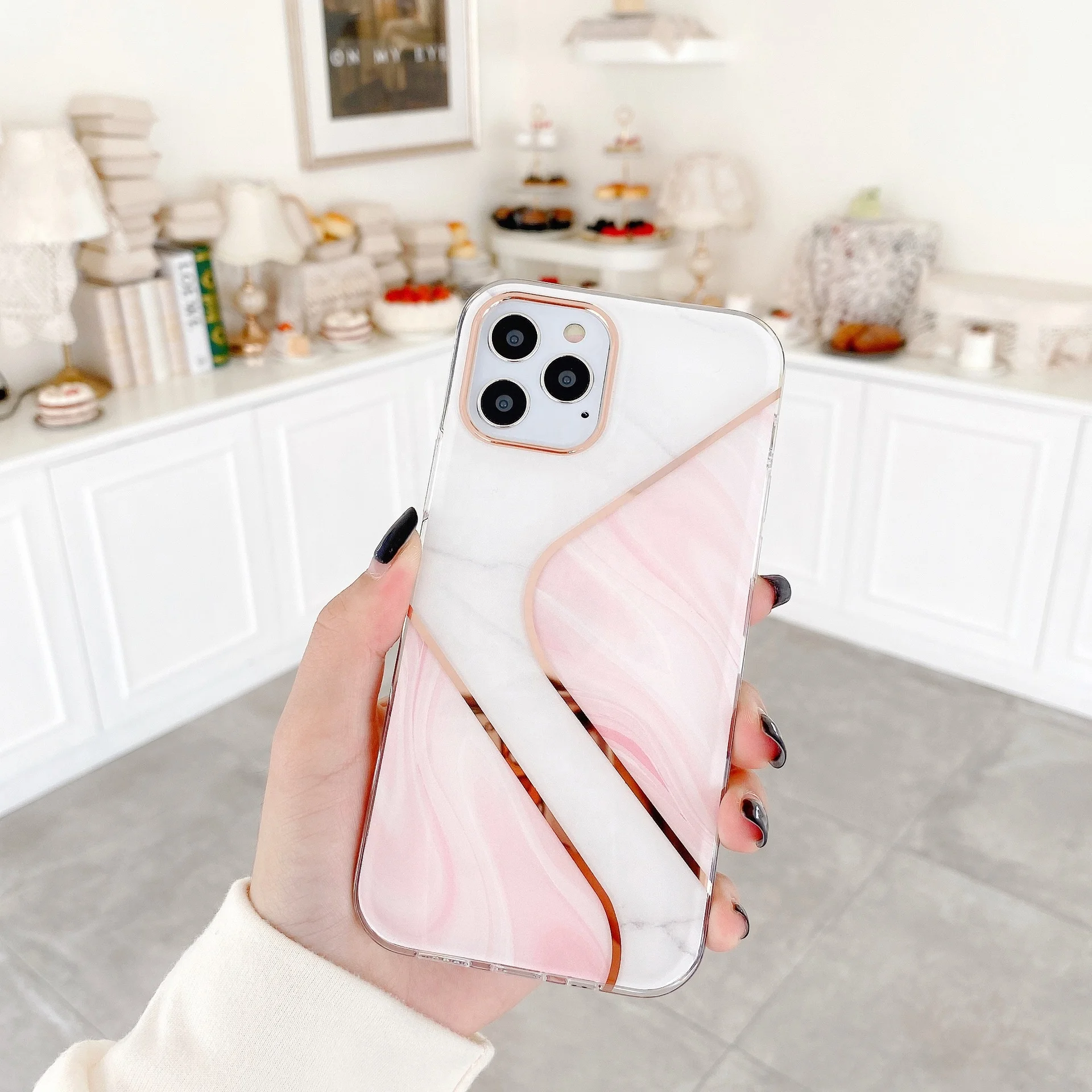 2021 new beautiful marble pattern electroplating reflector high quality suitable for Apple 12 mini Pro Max phone case, Multiple colors 
2021 new beautiful marble pattern electroplating reflector high quality suitable for Apple 12 mini Pro Max phone case, Multiple colors