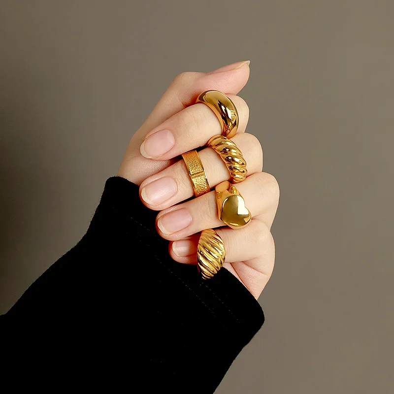 18k gold Plated female ring jewelry women Simple designs unisex stainless steel ring
18k gold Plated female ring jewelry women Simple designs unisex stainless steel ring