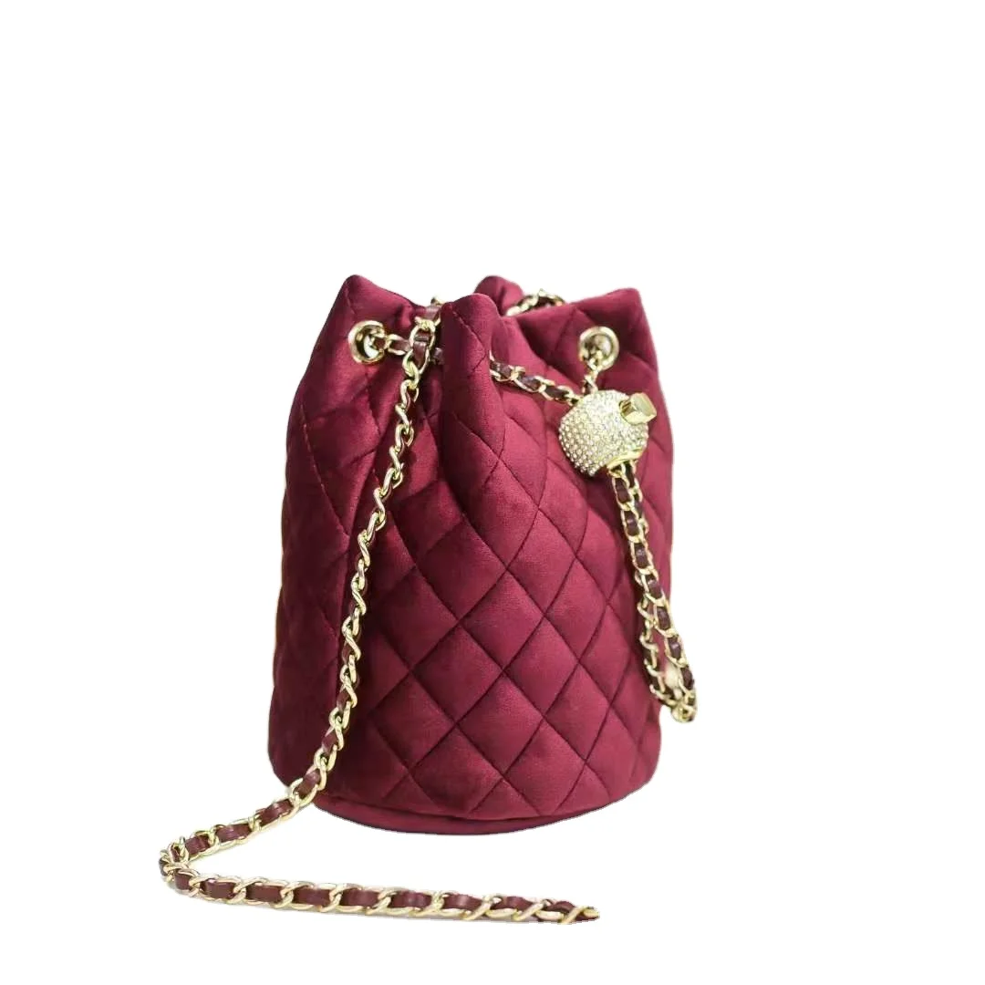 2021 Large Capacity Backpack Fashion Casual Bucket Bags Shoulder Lightweight Travel Bags with Chain
2021 Large Capacity Backpack Fashion Casual Bucket Bags Shoulder Lightweight Travel Bags with Chain