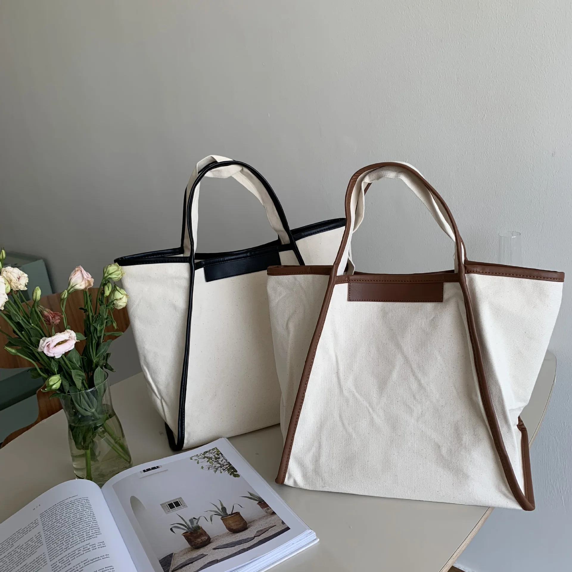 2021 new Korean style large capacity stitching custom canvas ladies large capacity fashion plain tote handbag wholesale, Black
2021 new Korean style large capacity stitching custom canvas ladies large capacity fashion plain tote handbag wholesale, Black