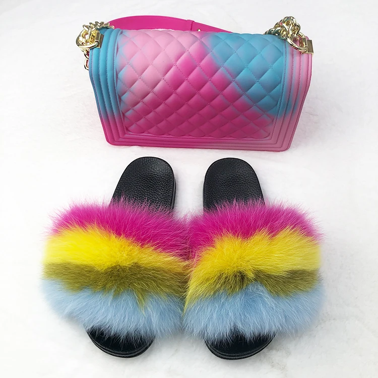 High quality PVC full cover mixed color fluffy raccoon fur fox fur slides slippers and jelly square purse, Customized color
High quality PVC full cover mixed color fluffy raccoon fur fox fur slides slippers and jelly square purse, Customized color