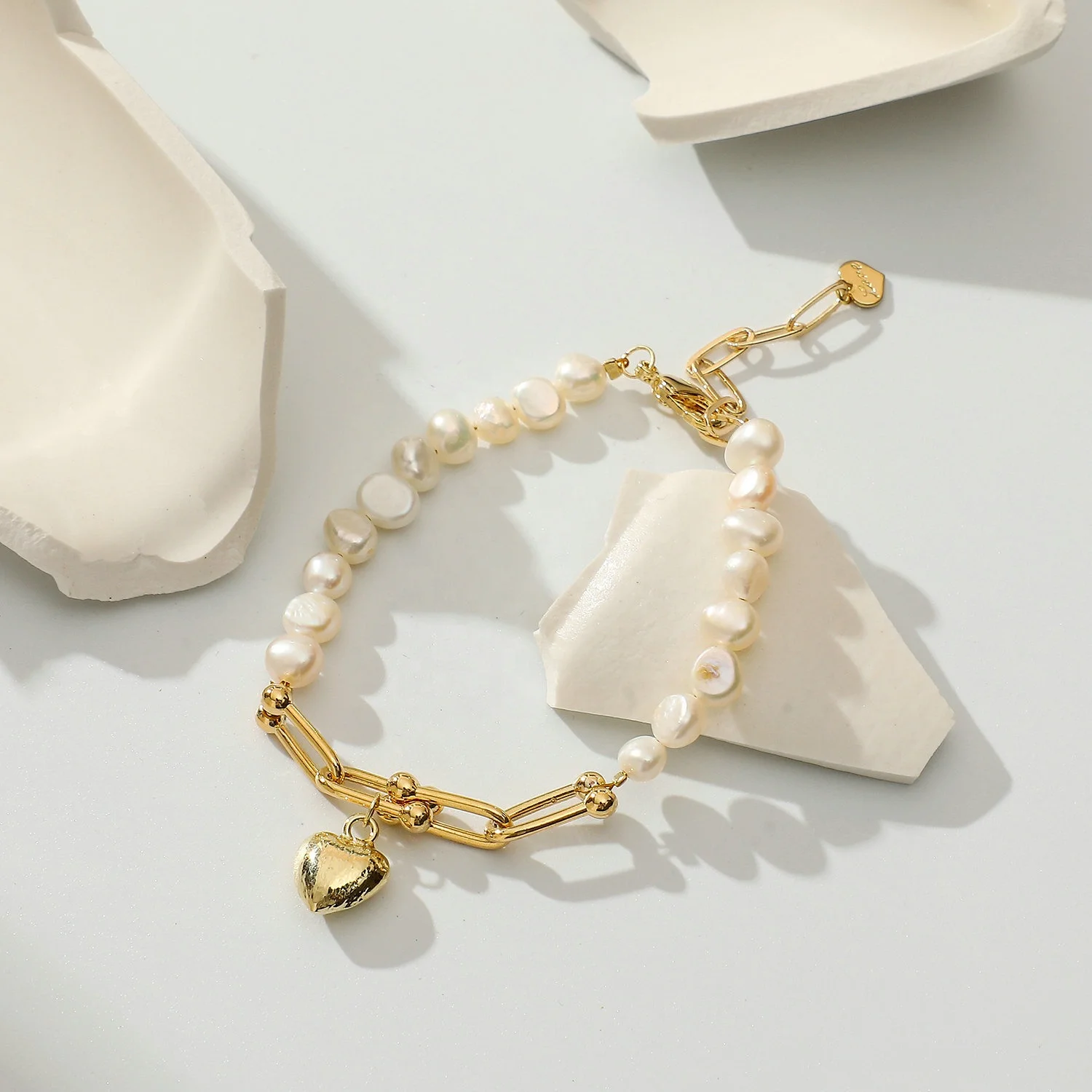 Manufacturers Wholesale Jewelry 14K Gold Plated Heart Copper Luxury Women Natural Freshwater Pearl Bracelet
Manufacturers Wholesale Jewelry 14K Gold Plated Heart Copper Luxury Women Natural Freshwater Pearl Bracelet