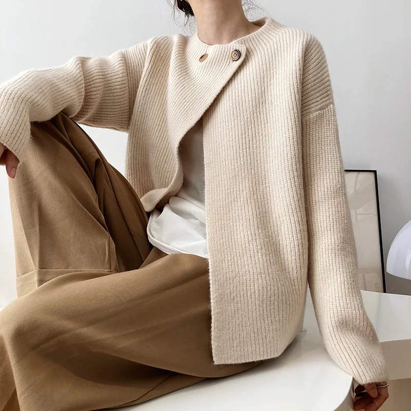 2020 New Hot Selling winter knitted solid color Retro Knitted cardigan women ladies sweater cardigan
2020 New Hot Selling winter knitted solid color Retro Knitted cardigan women ladies sweater cardigan