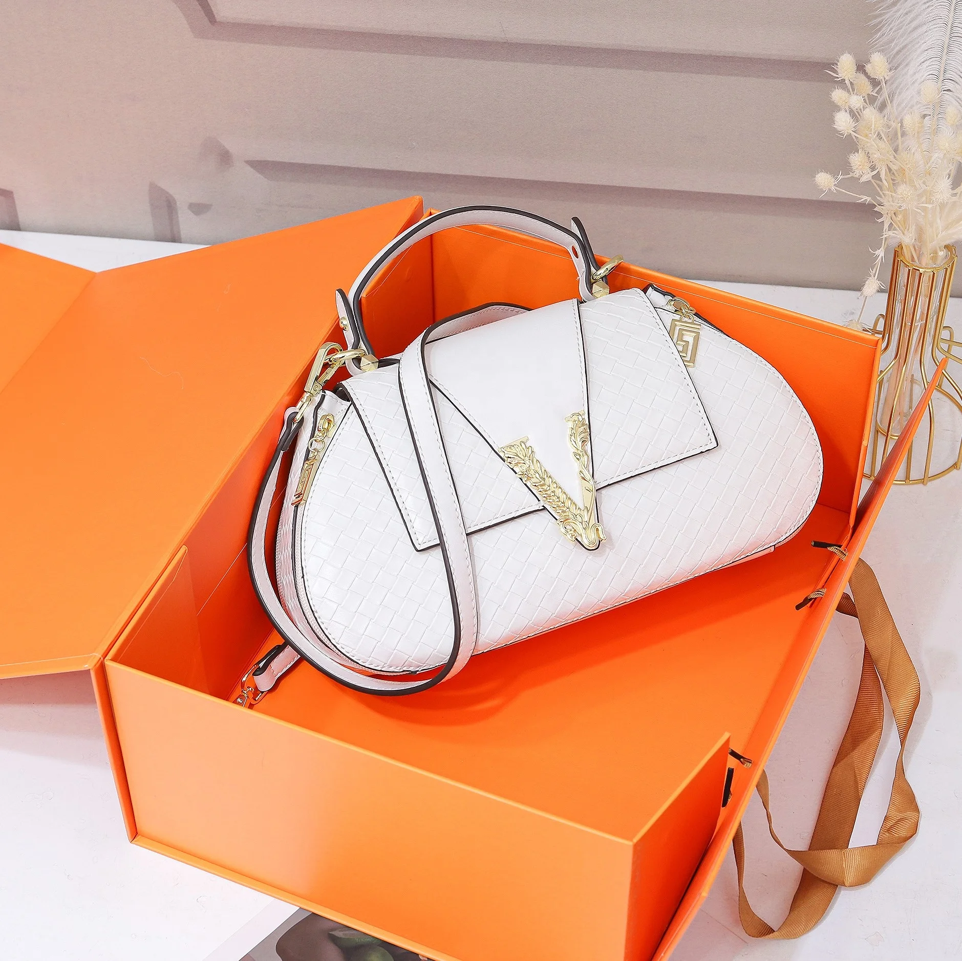 hot selling handbags for women luxury designer saddle bags for girls alibaba-online-shopping China ladies bags factory 30 cm
hot selling handbags for women luxury designer saddle bags for girls alibaba-online-shopping China ladies bags factory 30 cm