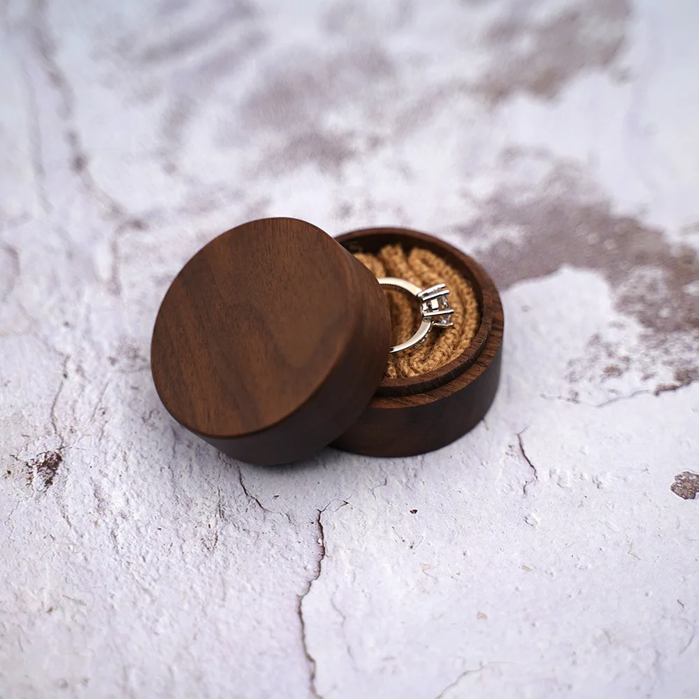 Customizable high-end solid wood retro brown jewelry jewelry jewelry gift ring earring necklace packaging box
Customizable high-end solid wood retro brown jewelry jewelry jewelry gift ring earring necklace packaging box
