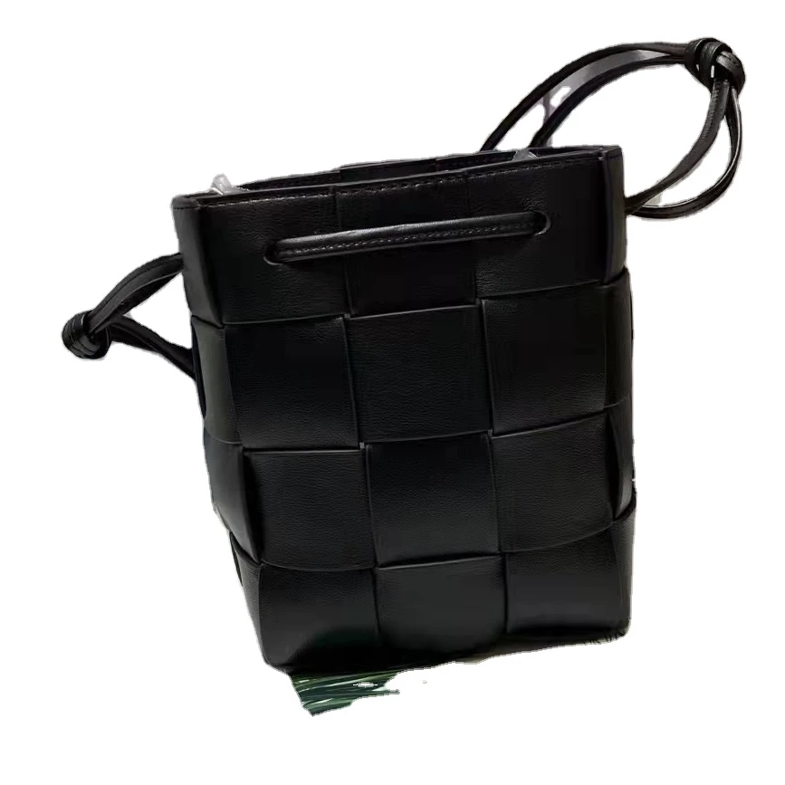 2022 hot mini woven plaid square bag single leather shoulder bucket bags for women Christmas gifts
2022 hot mini woven plaid square bag single leather shoulder bucket bags for women Christmas gifts