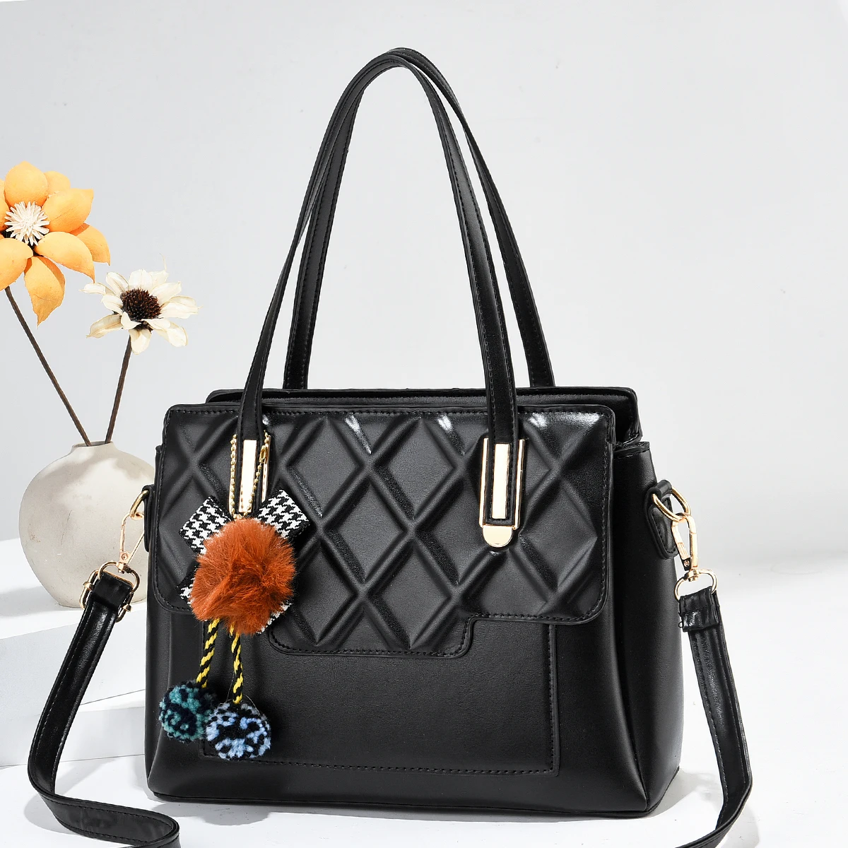 2022 New solid color large capacity Commuting Leather Cross body Bag Single shoulder Bag Wholesale custom woman bags handbags
2022 New solid color large capacity Commuting Leather Cross body Bag Single shoulder Bag Wholesale custom woman bags handbags