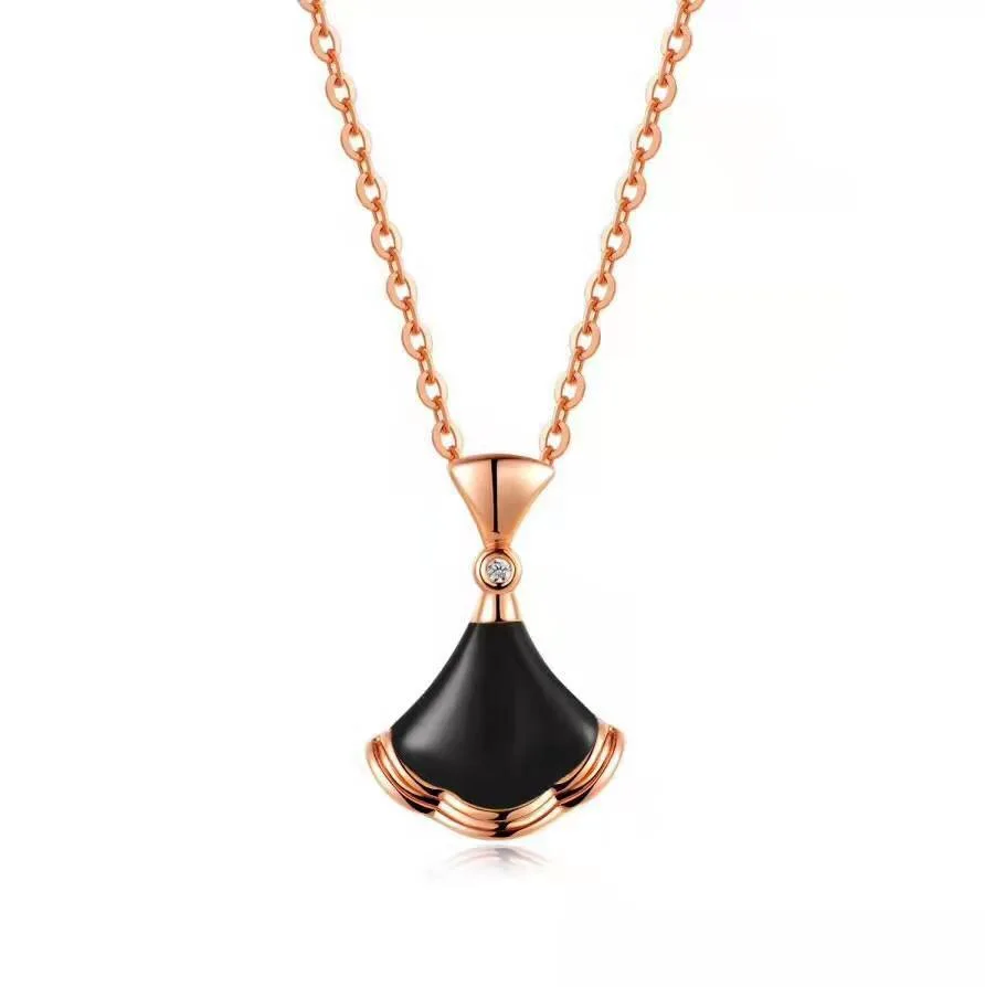 Certified Jewelry 18K Gold Big Skirt Pendant Au750 Color Gold Simple Temperament Shell Gold Wholesale
Certified Jewelry 18K Gold Big Skirt Pendant Au750 Color Gold Simple Temperament Shell Gold Wholesale