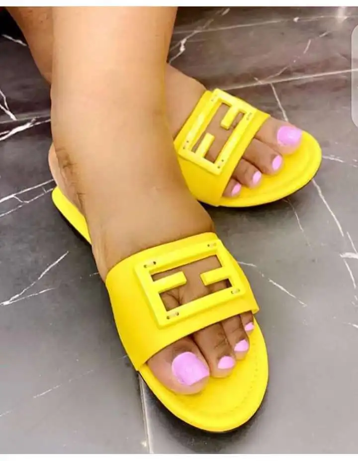 2022 Sexy Pop Metal Casual summer fashion women flats floral print toe-post thin black woman flat sandals shoe
2022 Sexy Pop Metal Casual summer fashion women flats floral print toe-post thin black woman flat sandals shoe
