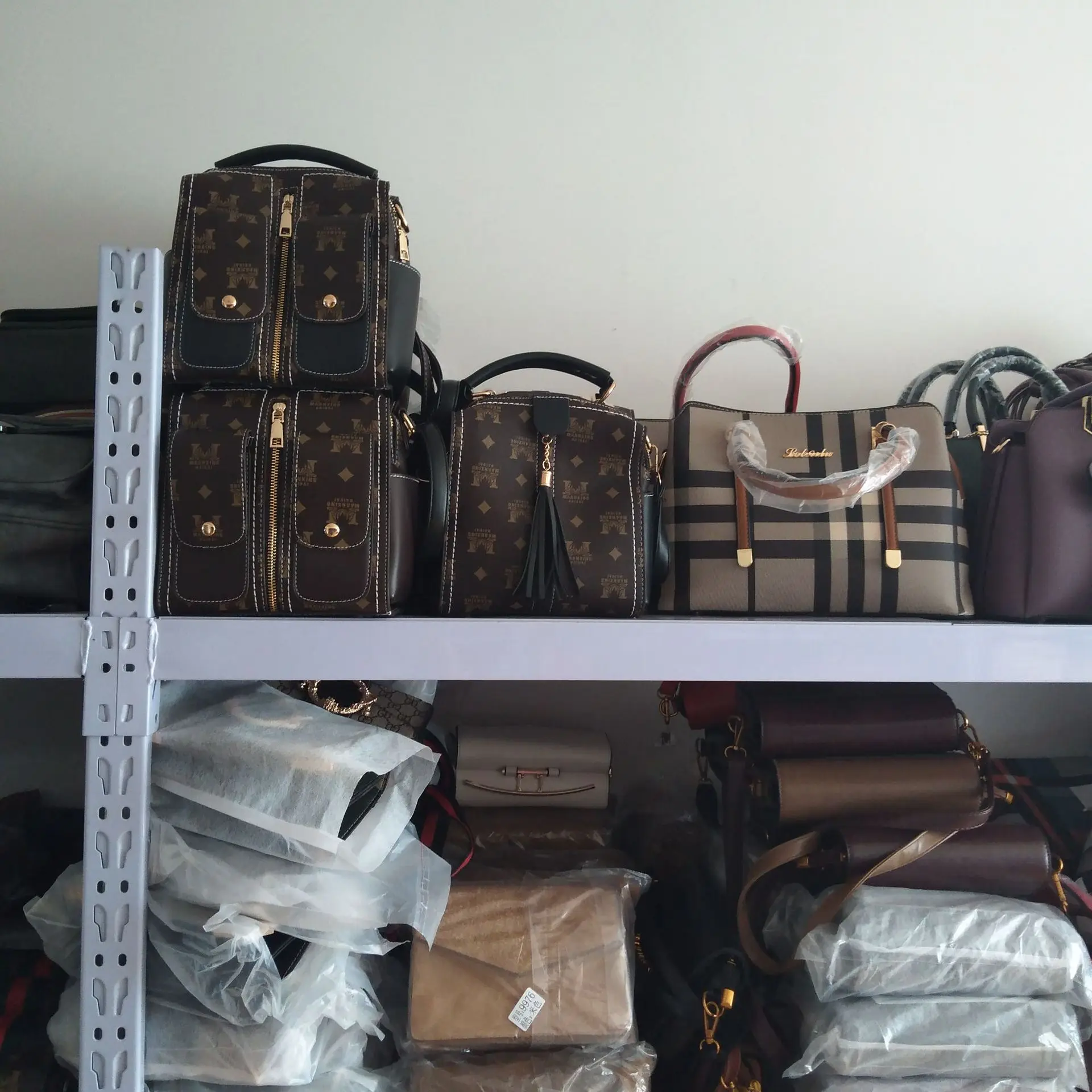 Factory Ladies Fashion pu mix designs and mix size women handbags shoulder luxury bags women handbags liquidation, As picture
Factory Ladies Fashion pu mix designs and mix size women handbags shoulder luxury bags women handbags liquidation, As picture