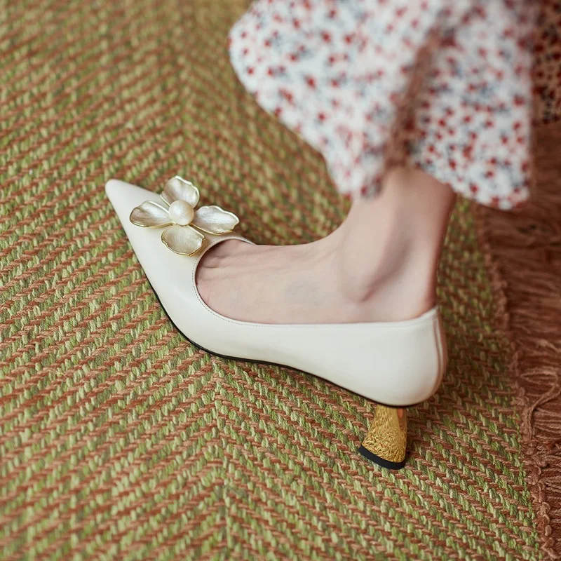 French elegant pearl flower pointed toe slip resistant single shoes Ladies pumps, As pictures
French elegant pearl flower pointed toe slip resistant single shoes Ladies pumps, As pictures