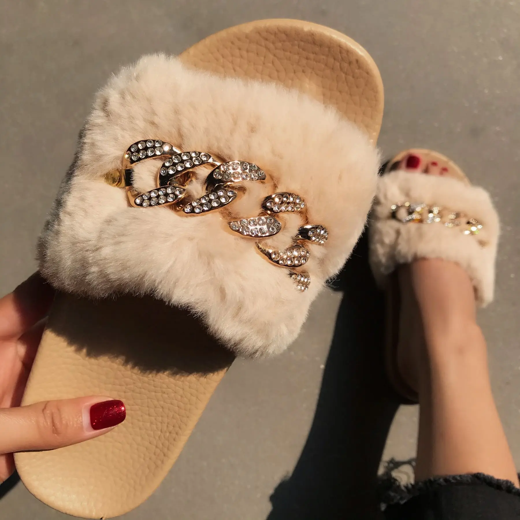 2021 fashion drop shiping diamond slides slippers outdoor with fur for women, Customized color
2021 fashion drop shiping diamond slides slippers outdoor with fur for women, Customized color