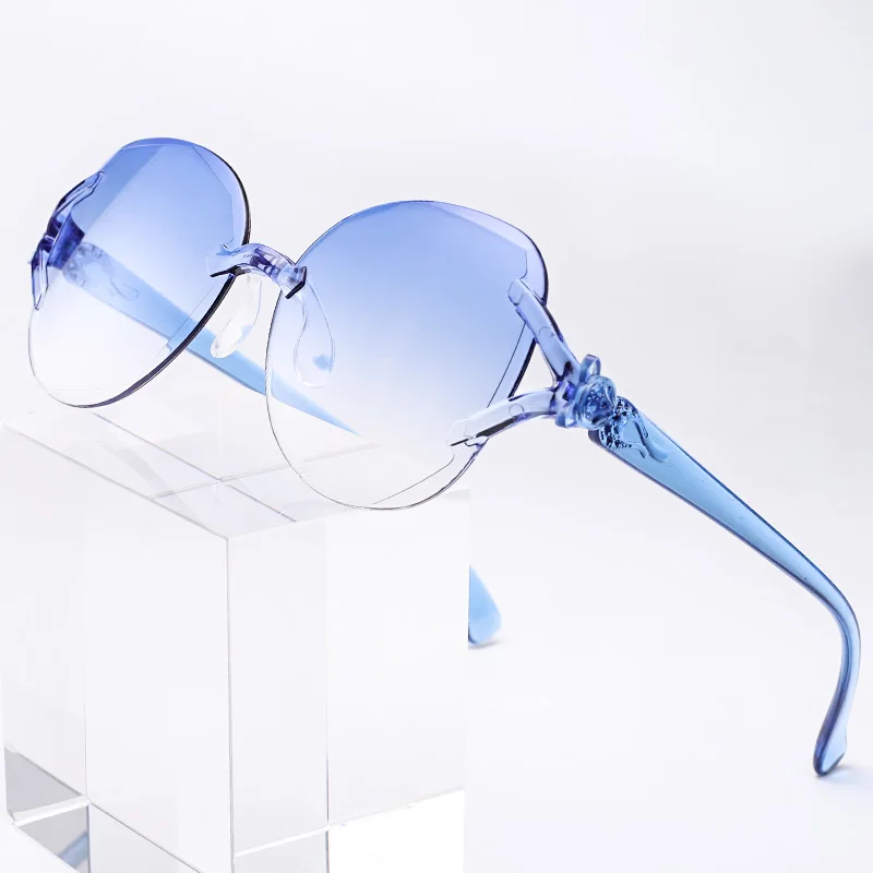 2021 fashion UV 400 eye protection one-piece glasses colorful PC sunglasses sun glasses
2021 fashion UV 400 eye protection one-piece glasses colorful PC sunglasses sun glasses
