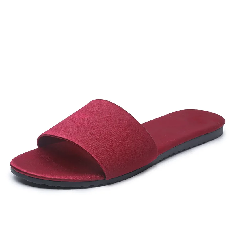 2021 New Arrival Wedding Satin Slippers Women Slides Soft Anti Slip Men Mules Indoor Home Hotel Unisex Flat Shoes
2021 New Arrival Wedding Satin Slippers Women Slides Soft Anti Slip Men Mules Indoor Home Hotel Unisex Flat Shoes