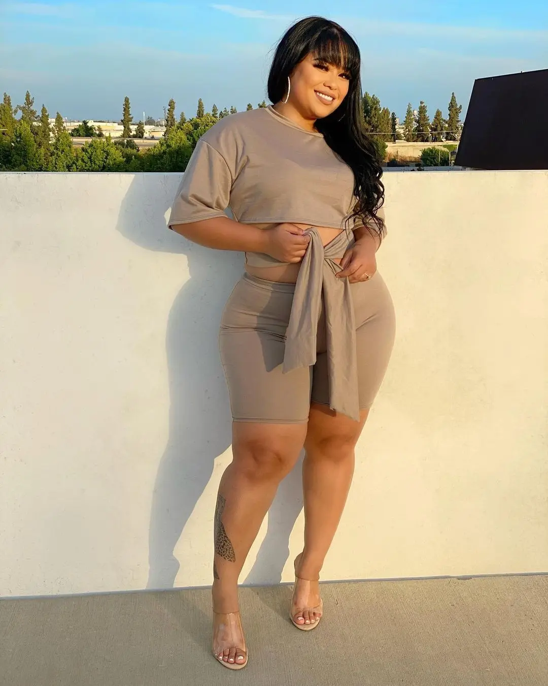 Summer Clothing 2021 Spring's New Casual High Stretch 2 Piece Set Crop Top Lace-up Solid Color Plus Size Yoga Sets, Khaki
Summer Clothing 2021 Spring's New Casual High Stretch 2 Piece Set Crop Top Lace-up Solid Color Plus Size Yoga Sets, Khaki